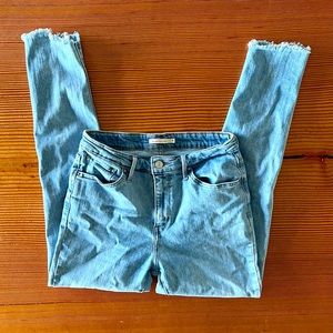 Levi 721 High Rise Skinny Frayed Hem Jeans